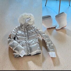 Silver Women's Ski Jacket with Faux Fur Hood Size 2 (S/M)